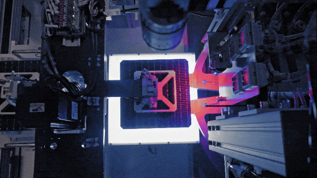 Industrial camera could pickup NG cells out and auto-correct the cutting position
