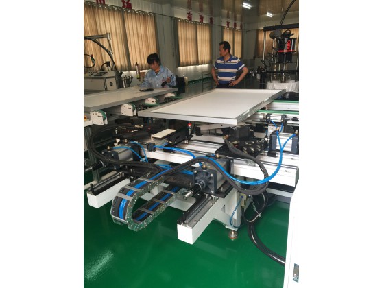 Online automatic solar panel framing machine and aluminum frame glue station 